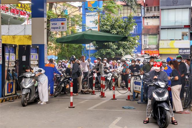 Bộ Tài chính tiếp tục đề nghị báo cáo chi phí nhập xăng dầu về Việt Nam